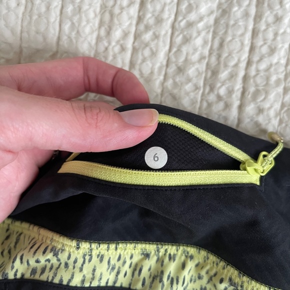 Lululemon Women Run Times Short 4" Dottie Dash Clarity Yellow Black Polka Dot 6 - Picture 4 of 9